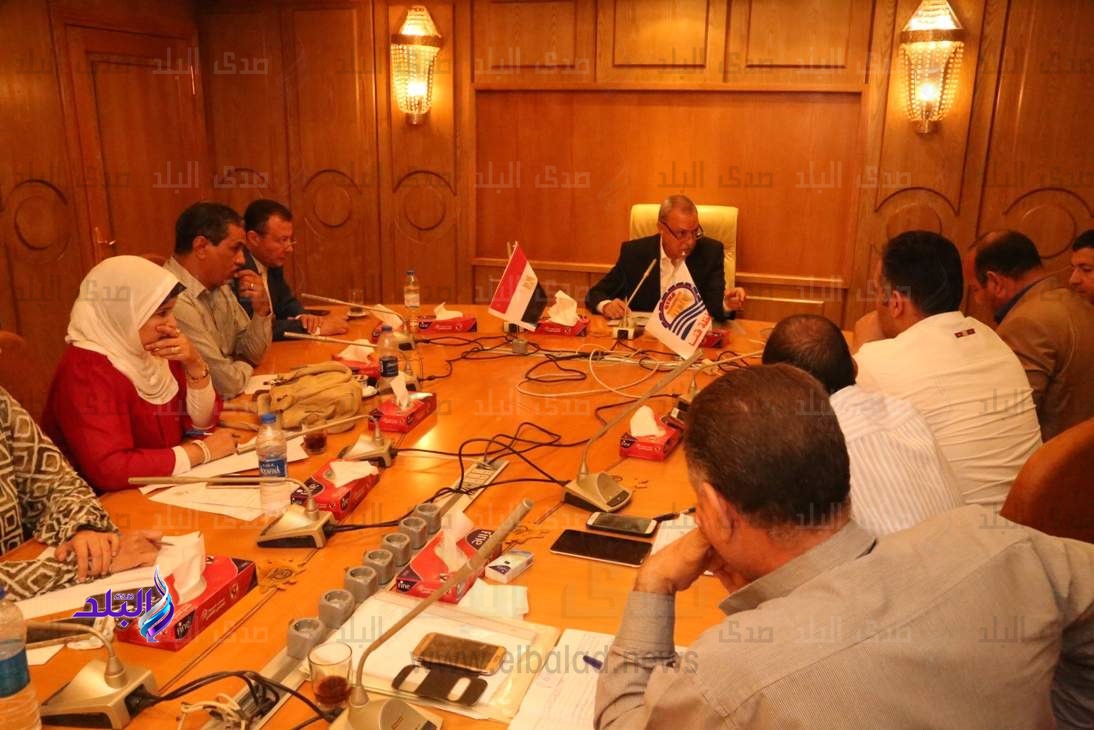 اعتماد التعريفة سيارات الأجرة بمحافظة قنا