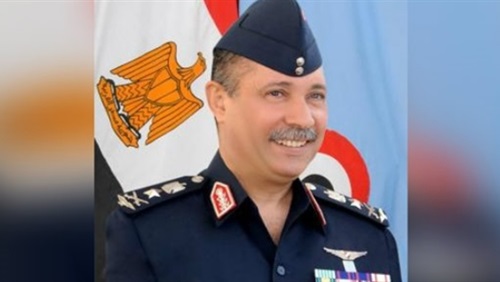 وزير الطيران المدني يونس المصري وزير الطيران المدني يونس المصري