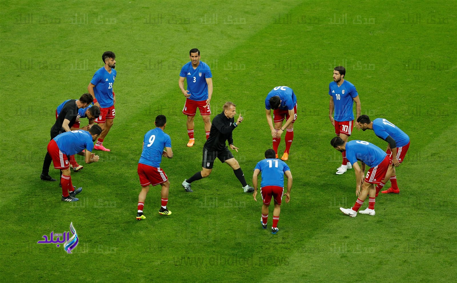 منتخب ايران يجري عمليات الإحماء قبل مواجهة إسبانيا منتخب ايران يجري عمليات الإحماء قبل مواجهة إسبانيا