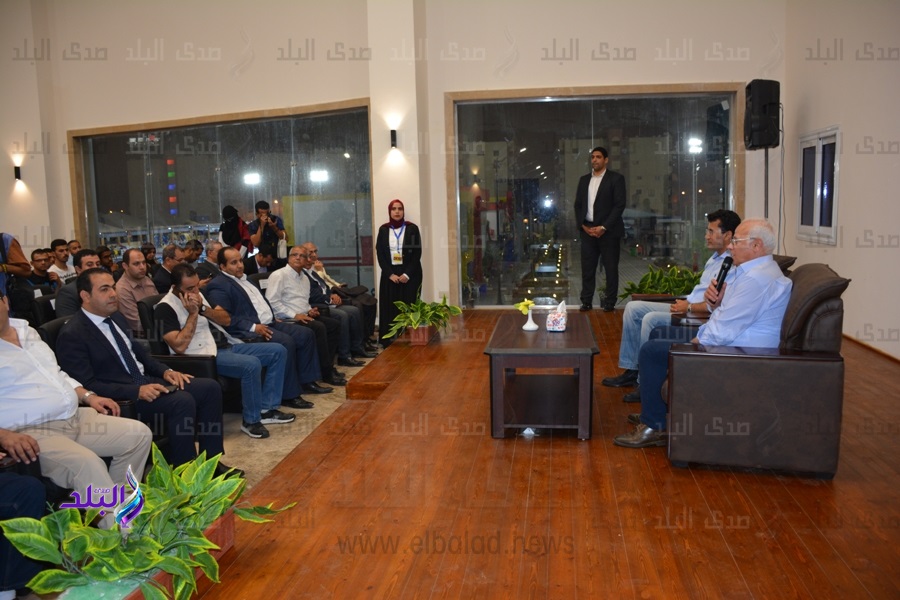 وزير الشباب يلتقي مجموعة من الشباب بالمدينة الرياضية وزير الشباب يلتقي مجموعة من الشباب بالمدينة الرياضية