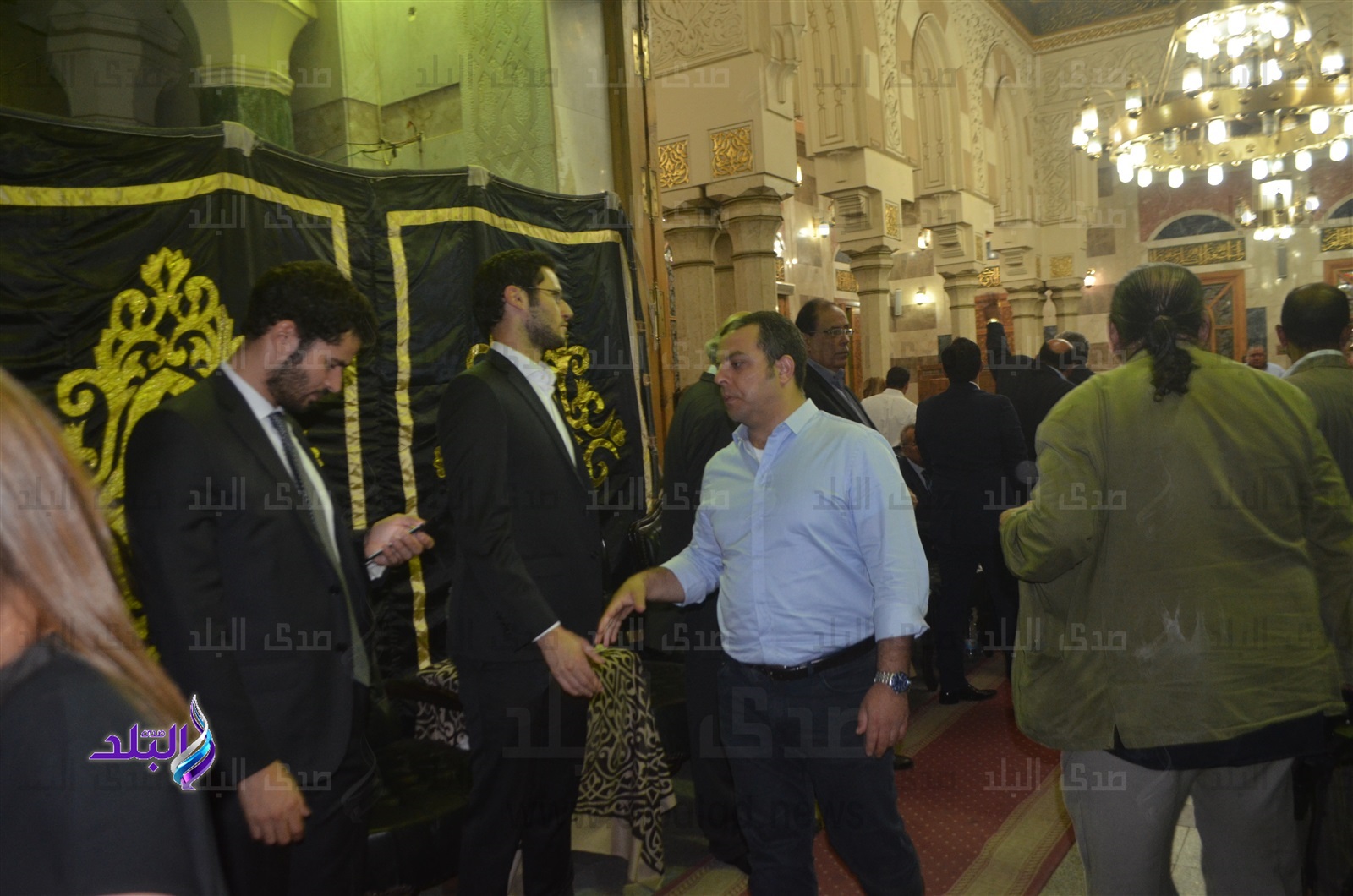 صورة من عزاء والد المطرب أبو