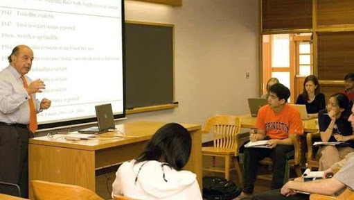 العالم المصرى الراحل عادل محمود 