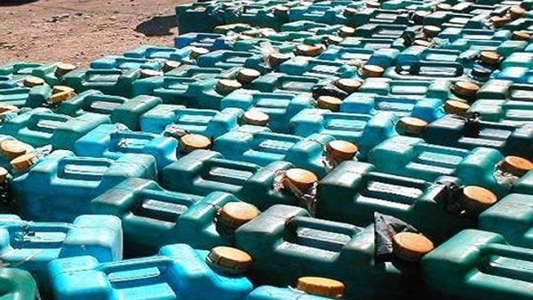 كمية من البنزين - ارشيفيه