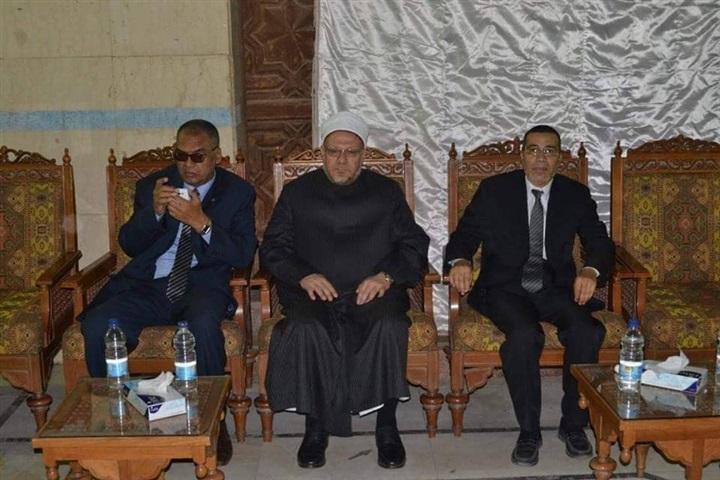 شوقي علام يشارك في عزاء الشيخ معوض إبراهيم 