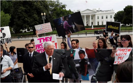 احتجاجات أمام البيت الأبيض