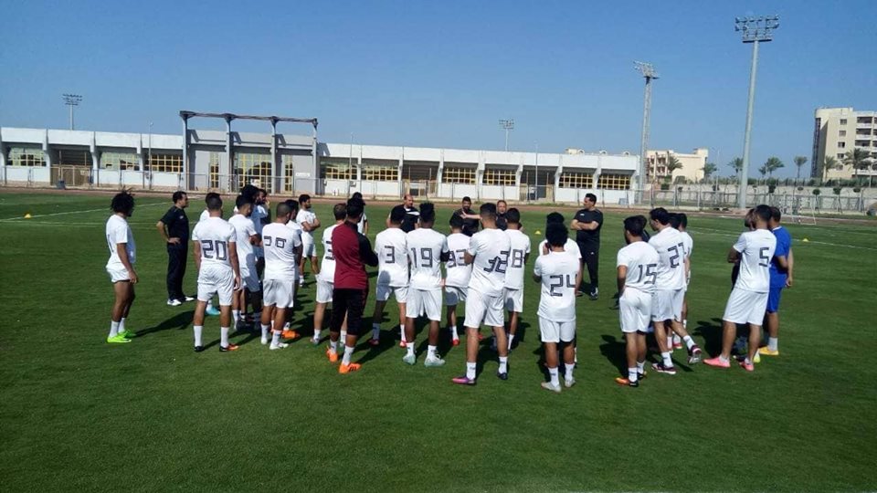 ضياء السيد مع لاعبى نجوم المستقبل ضياء السيد مع لاعبى نجوم المستقبل