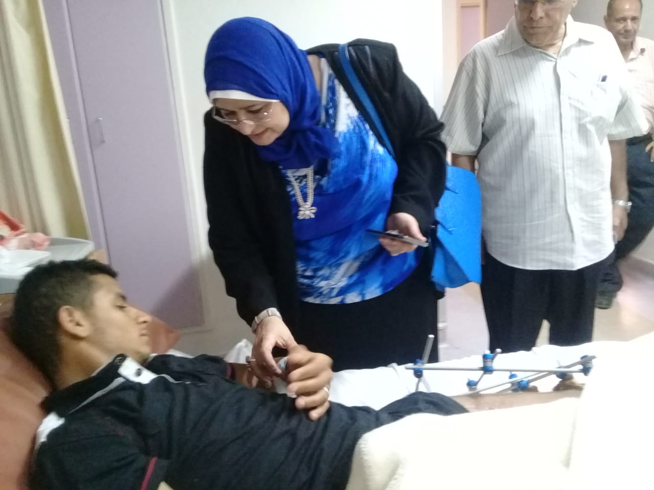 محافظ الجيزة يطمئن على مصابى غزة بمستشفى الشيخ زايد التخصصى محافظ الجيزة يطمئن على مصابى غزة بمستشفى الشيخ زايد التخصصى