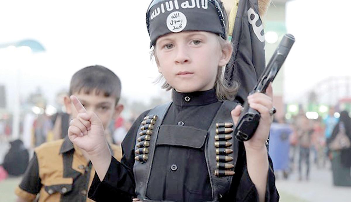 اطفال داعش يهددون الدانمارك 