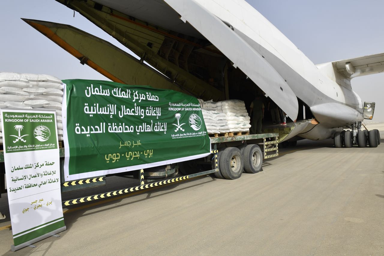 طائرتي إغاثة تحملان مواد إيوائية وغذائية إلى عدن طائرتي إغاثة تحملان مواد إيوائية وغذائية إلى عدن