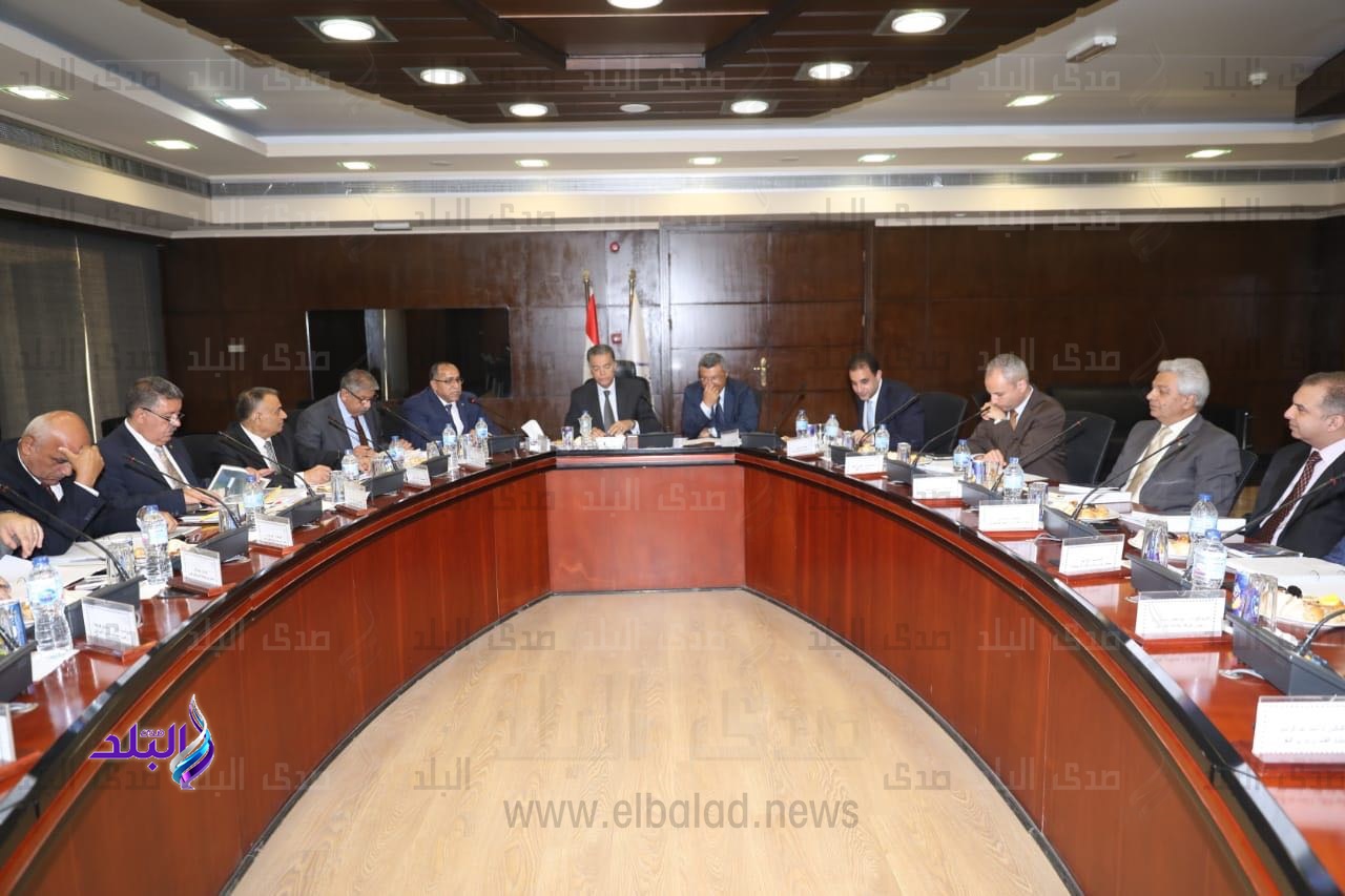 وزير النقل مع مجلس ادارة هيئة مواني البحر الاحمر 