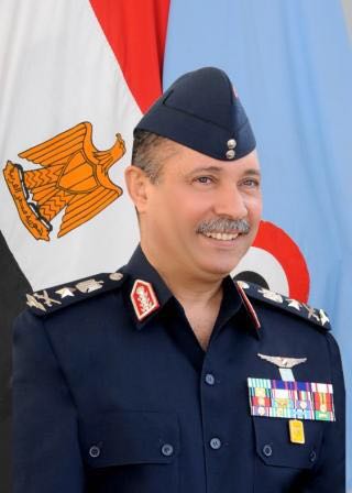 الفريق يونس المصري وزير الطيران الفريق يونس المصري وزير الطيران