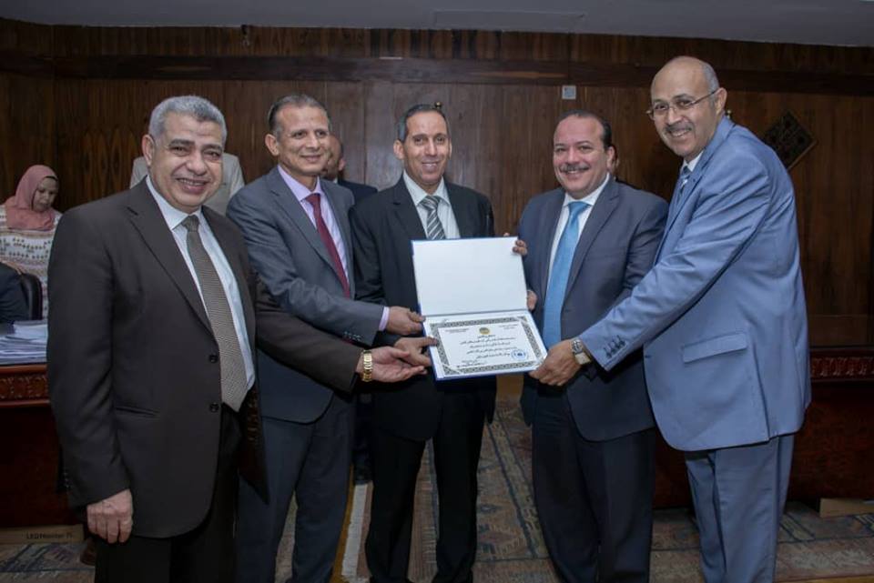 جامعة طنطا تكرم الأساتذة الحاصلين على الجوائز العلمية جامعة طنطا تكرم الأساتذة الحاصلين على الجوائز العلمية