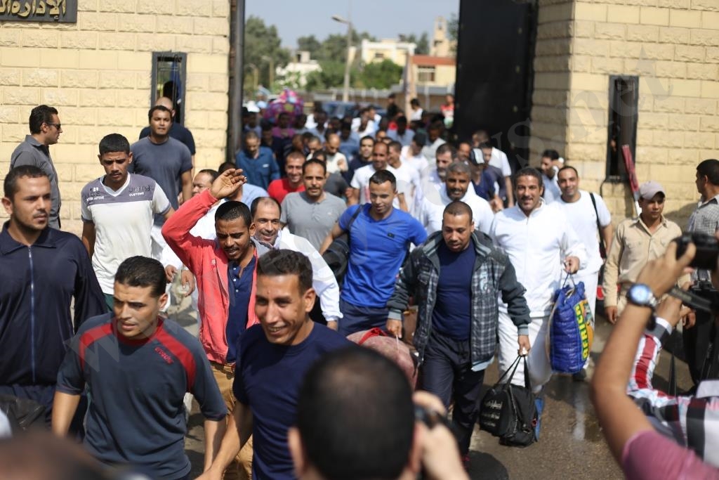الإفراج بالعفو عن 886 سجين