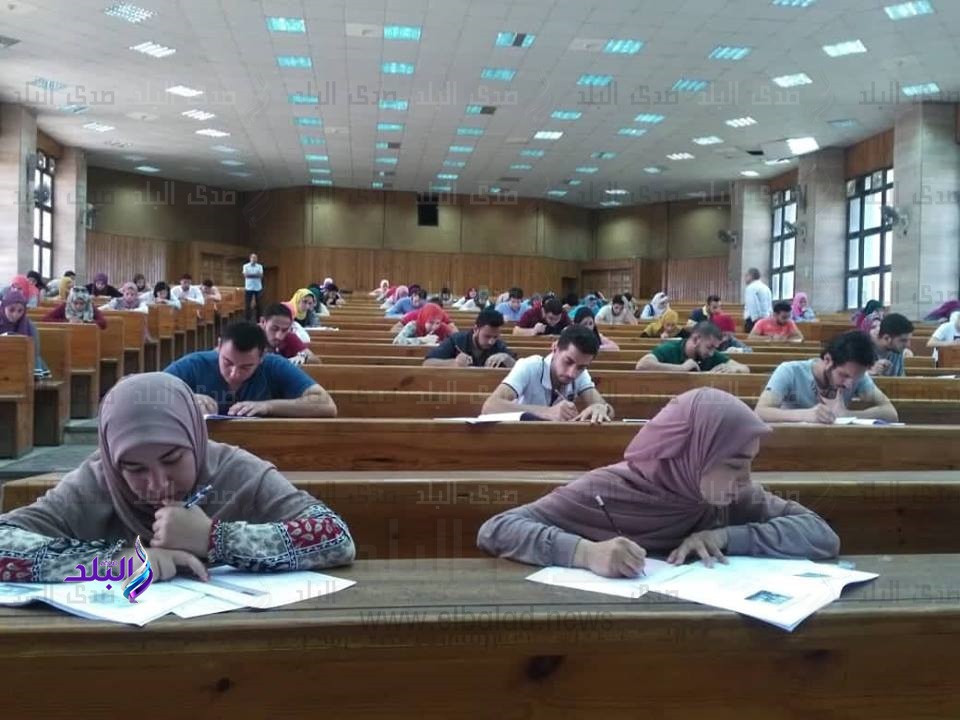 طلاب جامعة المنصورة يؤدون اختبارات اللغة الانجليزية