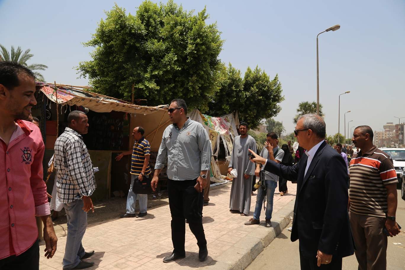 محافظ قنا ينتقد مستوى النظافة بدشنا ويتوعد بمحاسبة المقصرين محافظ قنا ينتقد مستوى النظافة بدشنا ويتوعد بمحاسبة المقصرين