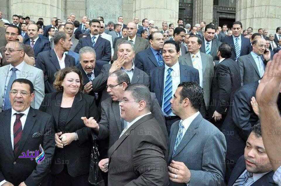 القضاة يشكلون صفًا واحدًا خلف نادى قضاة مصر