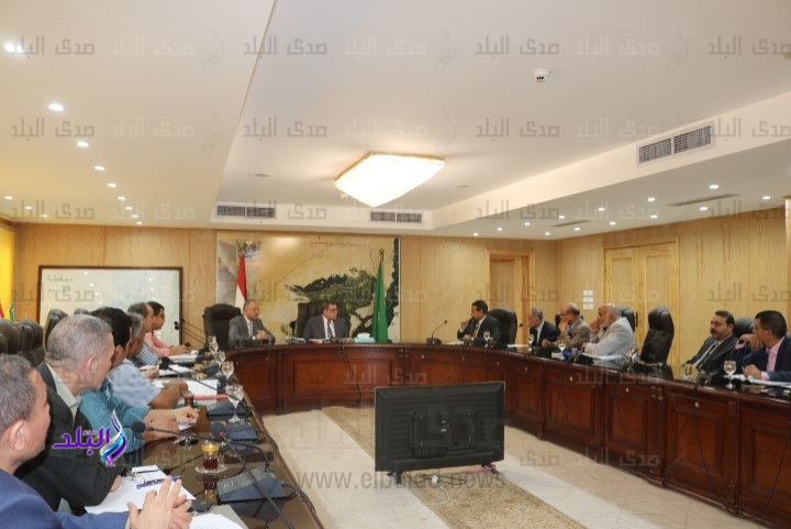 اجتماع محافظ الفيوم ومجلس ادارة شركة الأملاح والمعادن