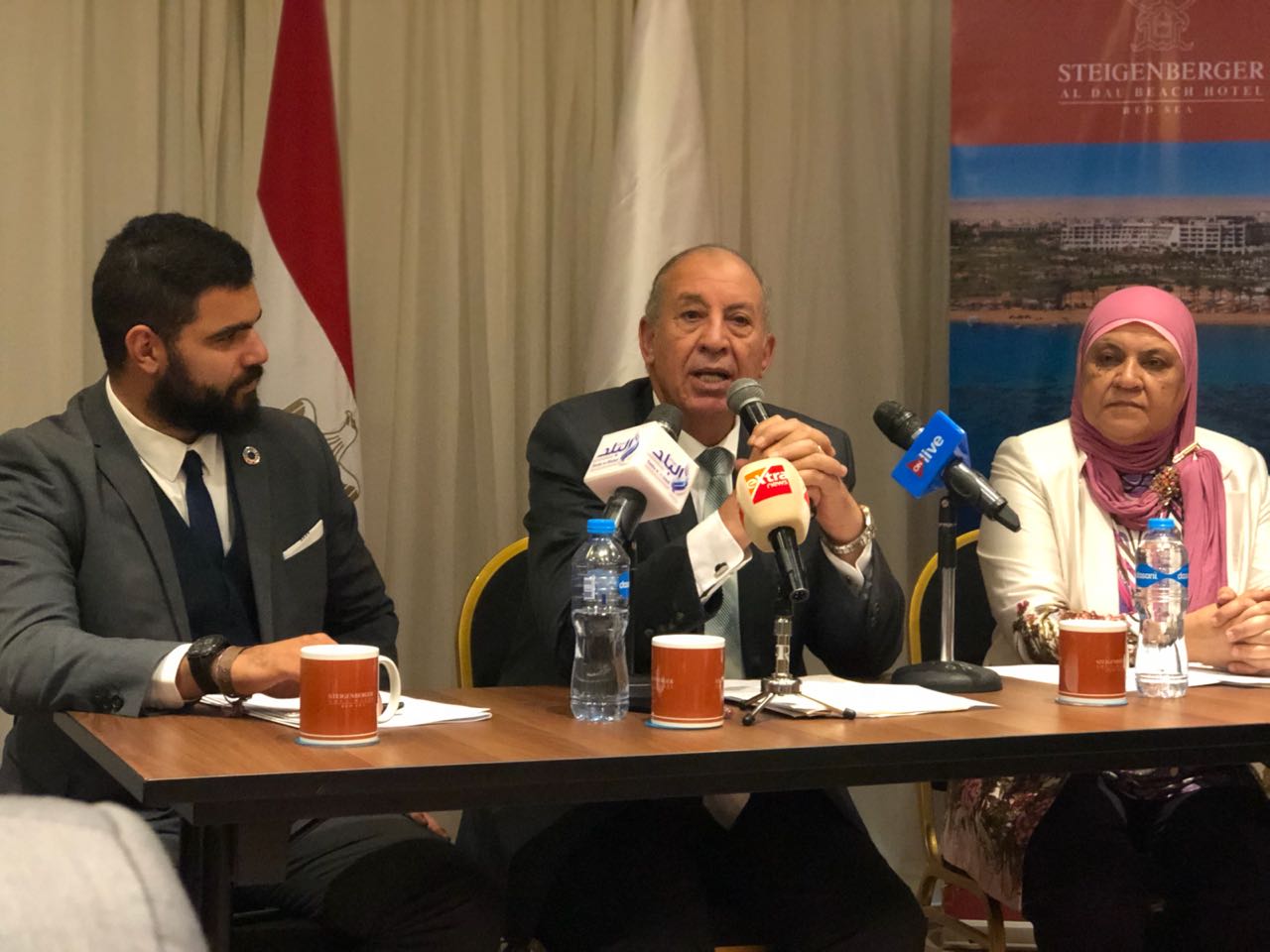 عبد الرحمن أيمن ، أول رئيس مصري لمؤسسة ايسيك عبد الرحمن أيمن ، أول رئيس مصري لمؤسسة ايسيك