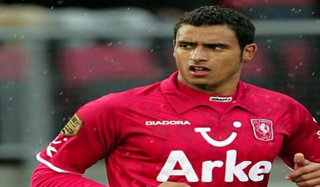  ناصر الشاذلي لاعب منتخب بلجيكا بقيمص المغربي 