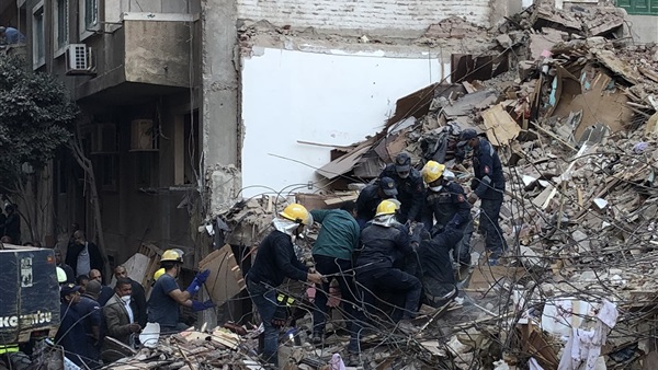 صورة أرشيفية - انتشال جثة من أسفل عقار