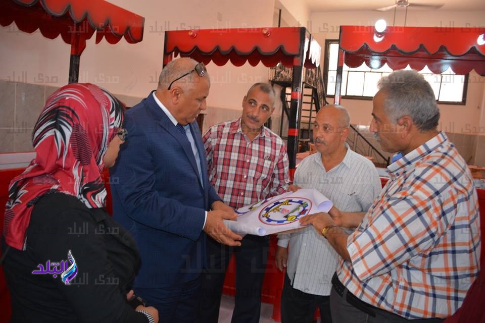 محافظ الوادي يوجه بسرعة تسليم الشباب المشروعات..صور محافظ الوادي يوجه بسرعة تسليم الشباب المشروعات..صور