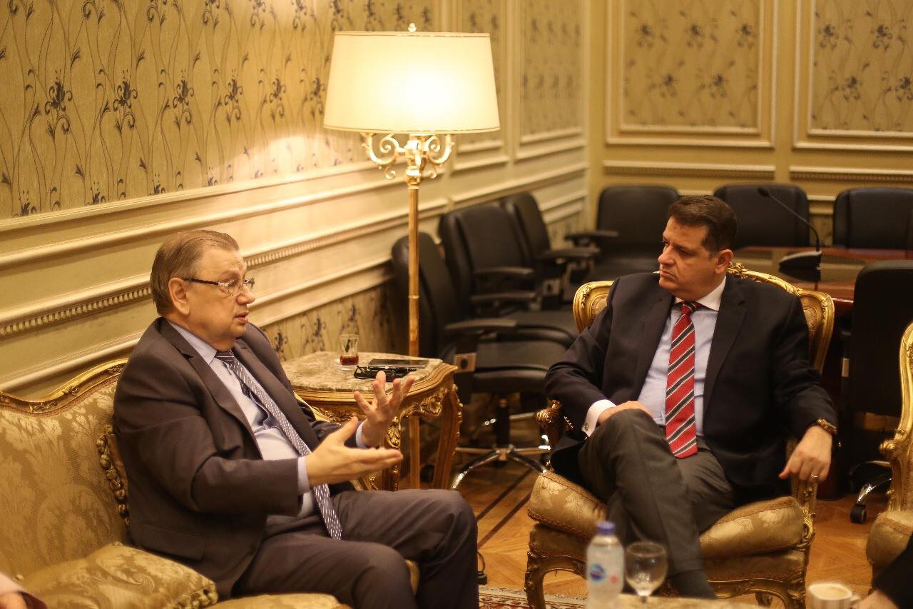 طارق رضوان مع سفير روسيا