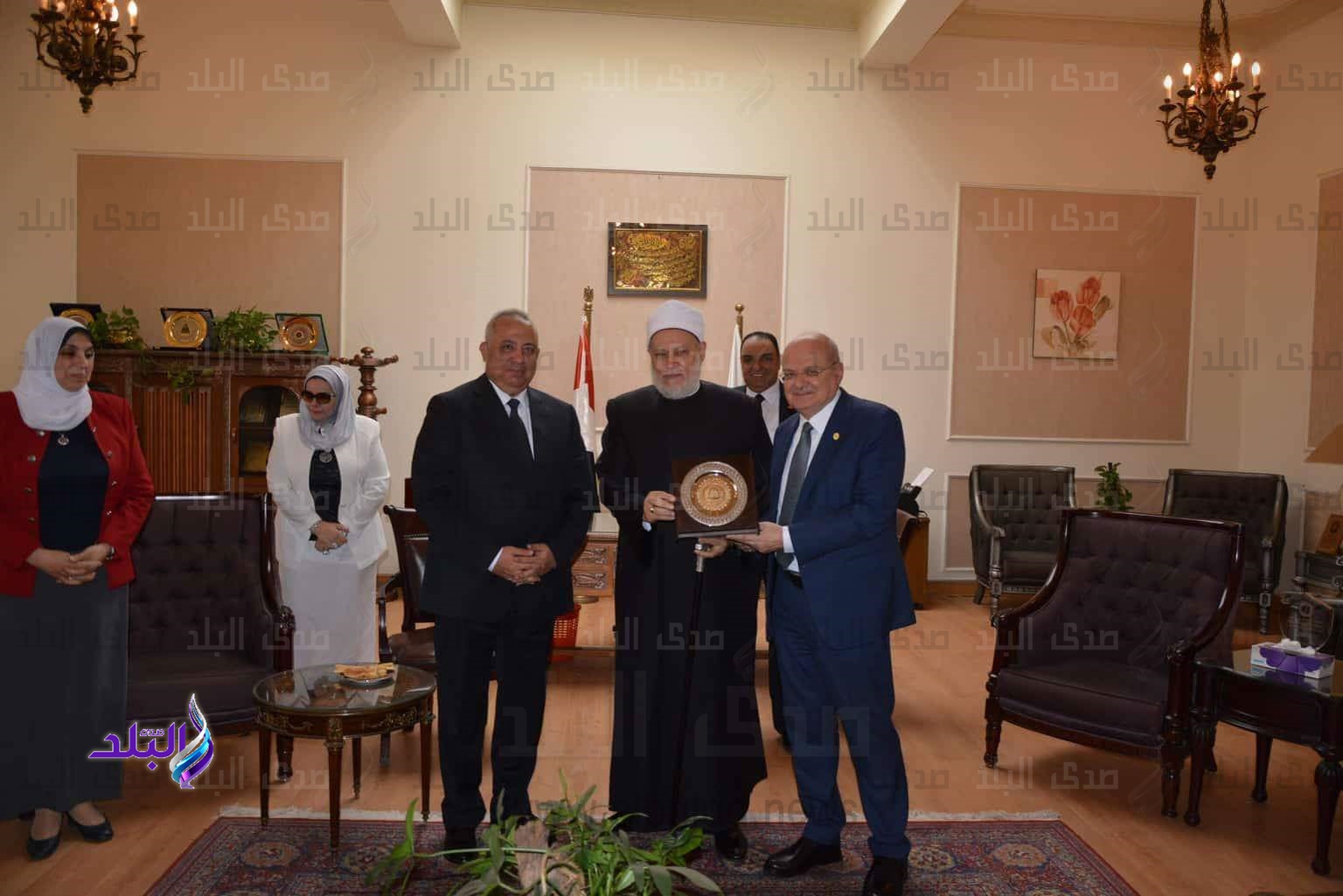 رئيس جامعة الزقازيق يستقبل مفتي الديار المصرية السابق رئيس جامعة الزقازيق يستقبل مفتي الديار المصرية السابق