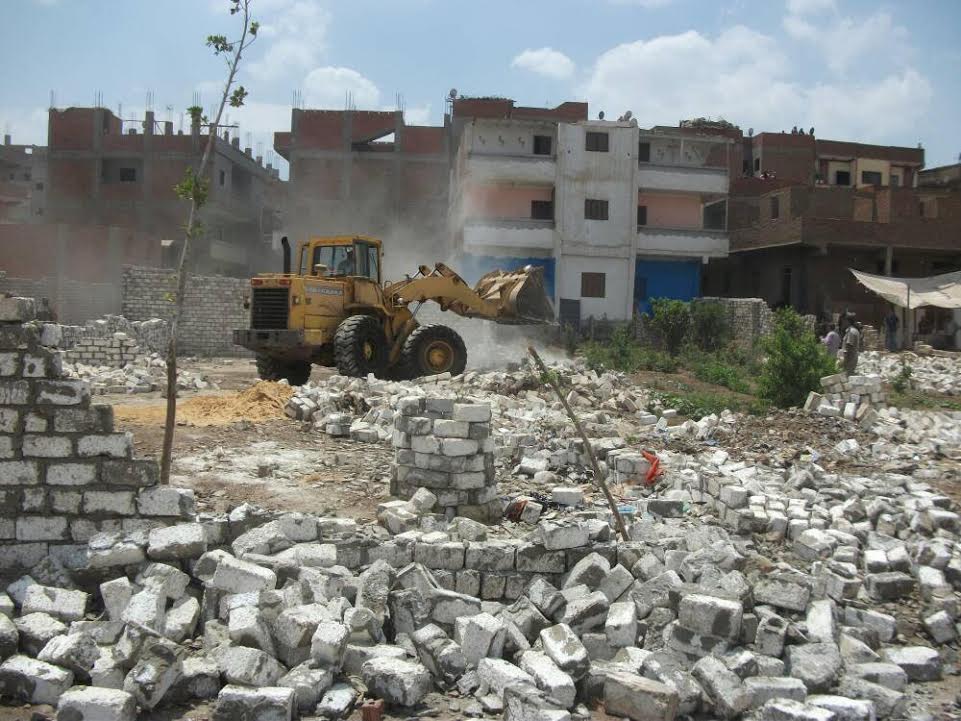 حملة لإزالة التعديات بالبناء