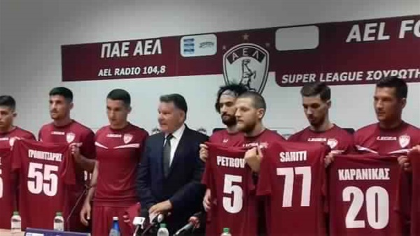 باسم مرسي مع لاريسا اليوناني 