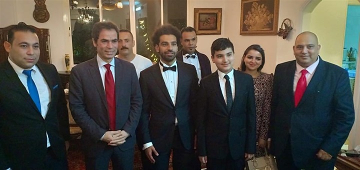 محمد صلاح في وصله رقص مع المدعووين