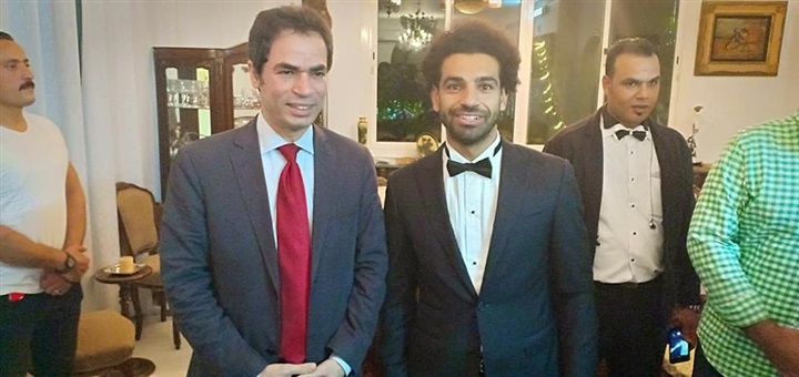 محمد صلاح يرقص على اغنية لمينا الكفار وعملنا حفلة نار محمد صلاح يرقص على اغنية لمينا الكفار وعملنا حفلة نار