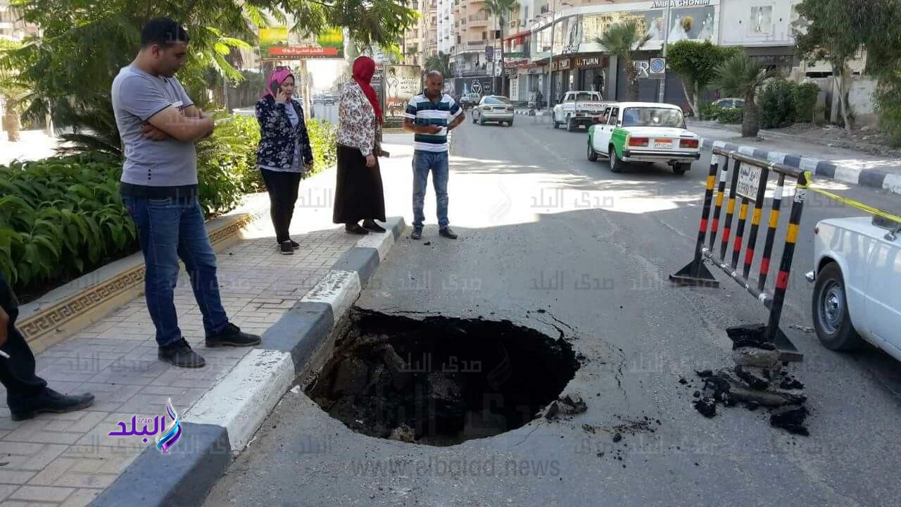 إصلاح الهبوط الأرضى بشارع عبد السلام الشاذلى بدمنهور..صور إصلاح الهبوط الأرضى بشارع عبد السلام الشاذلى بدمنهور..صور