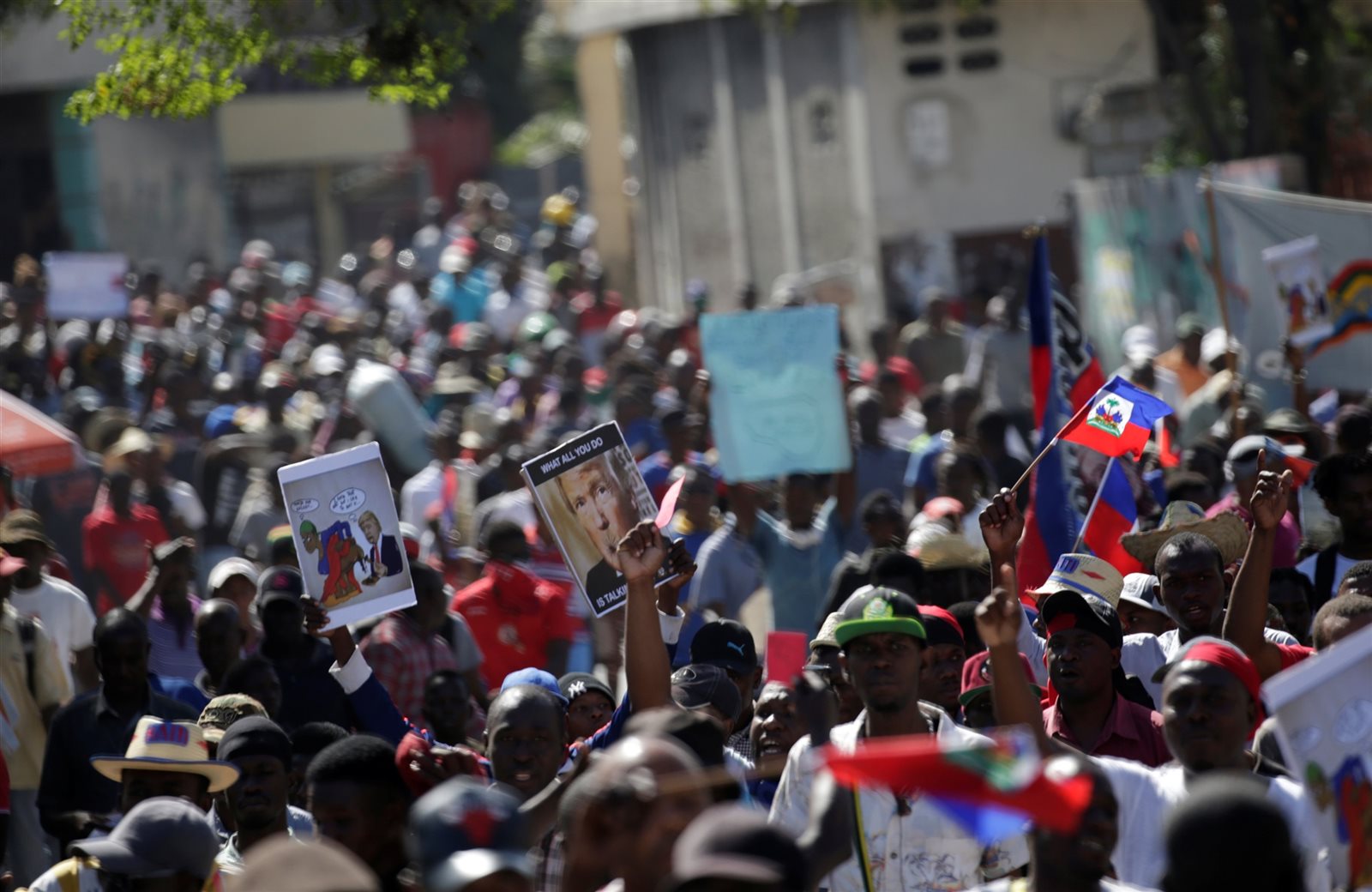 الشرطة والمتظاهرين في هايتي