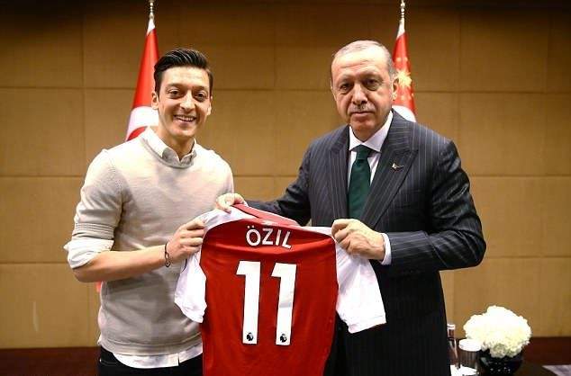 أوزيل مع أردوغان أوزيل مع أردوغان
