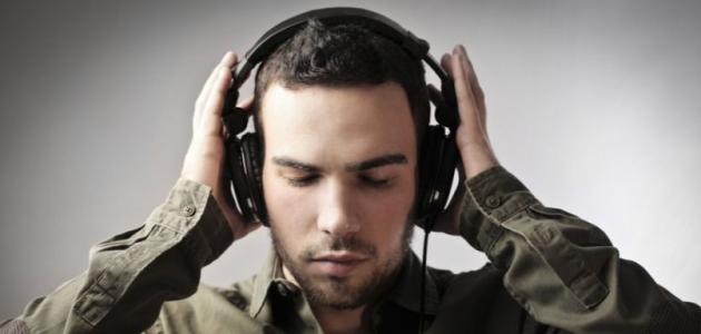 الاستماع إلى الموسيقى