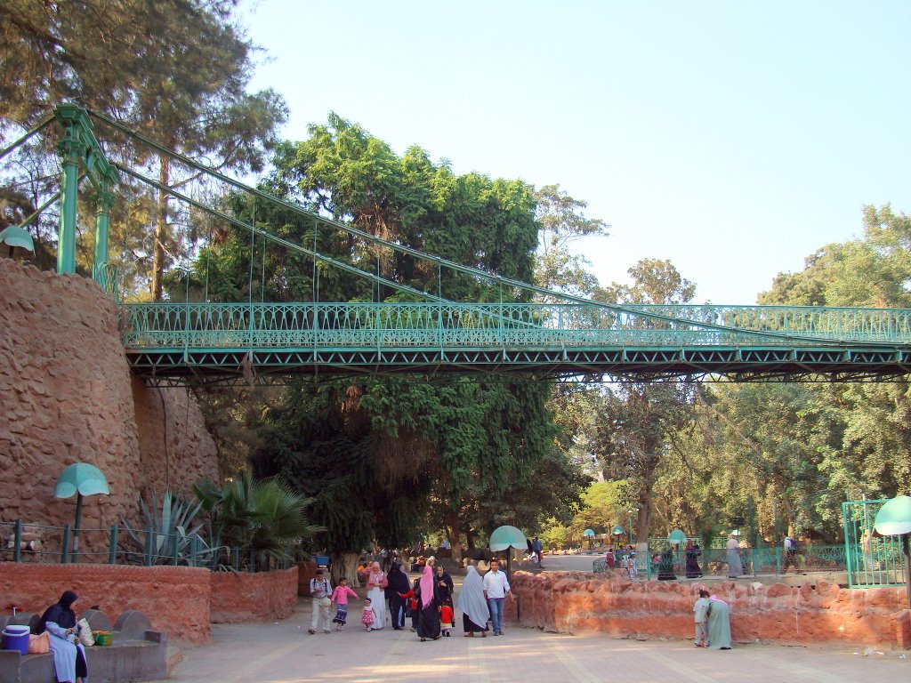 كوبري إيفل حديقة الحيوان يتخطى حاجز المائة عام