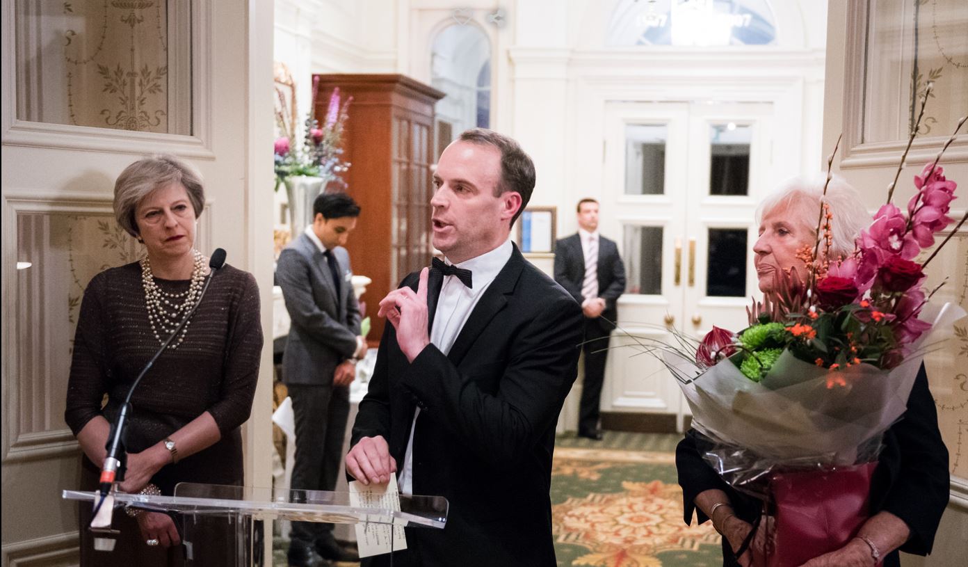 دومينيك راب مع تيريزا ماي