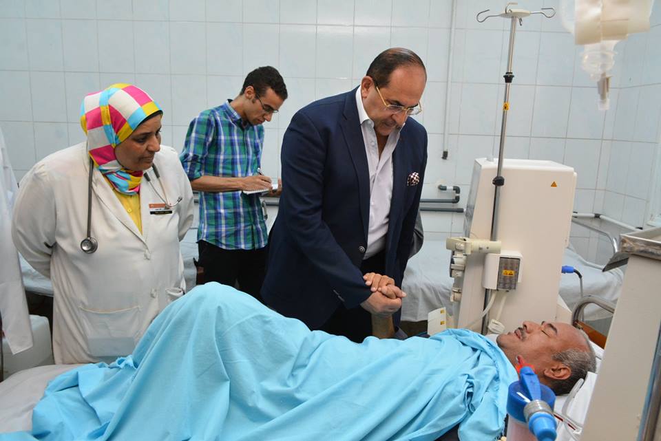 محافظ سوهاج يتفقد مستشفي طما 