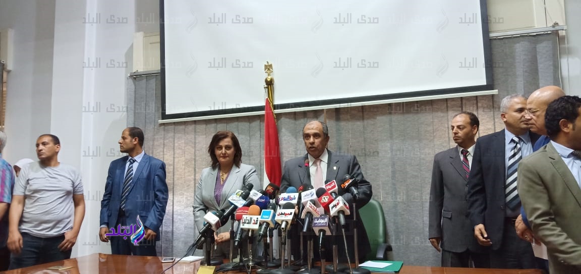 وزير الزراعة خلال المؤتمر وزير الزراعة خلال المؤتمر