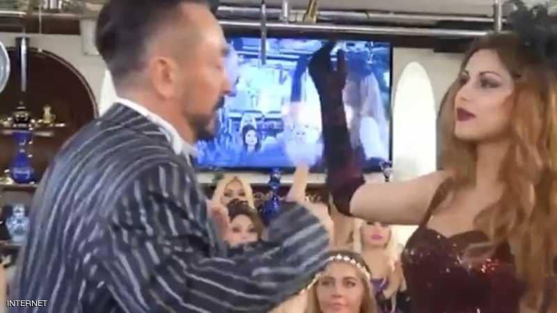 خلال إحدى برامج الداعية المزعوم خلال إحدى برامج الداعية المزعوم