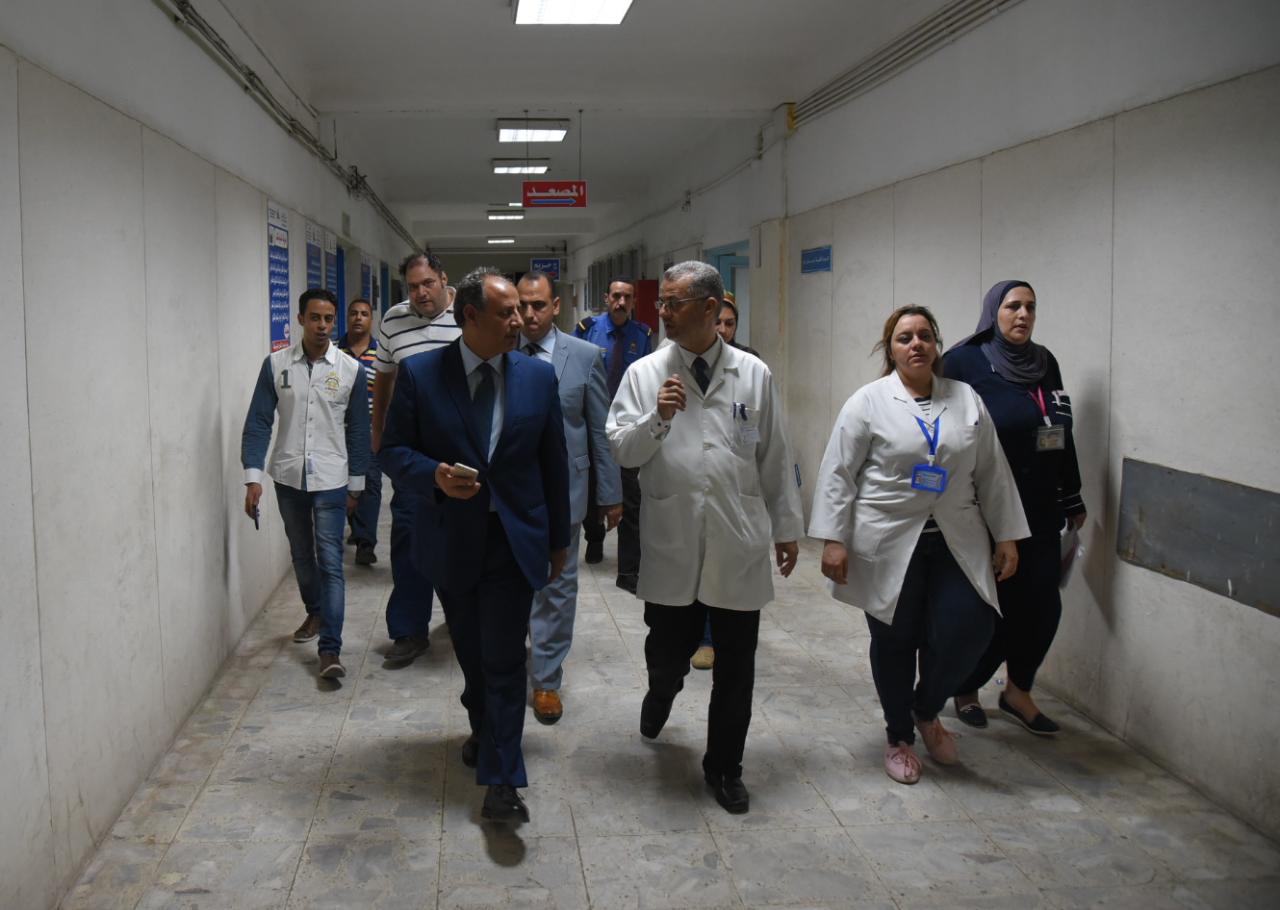 صورة لزيارة المحافظ صورة لزيارة المحافظ