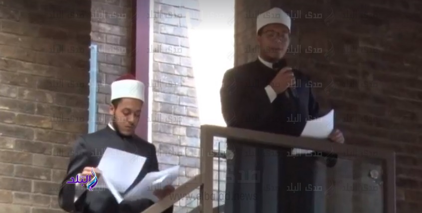 طالب بالأزهر يخطب الجمعة بجامعة كامبريدج وزميله يترجمها طالب بالأزهر يخطب الجمعة بجامعة كامبريدج وزميله يترجمها