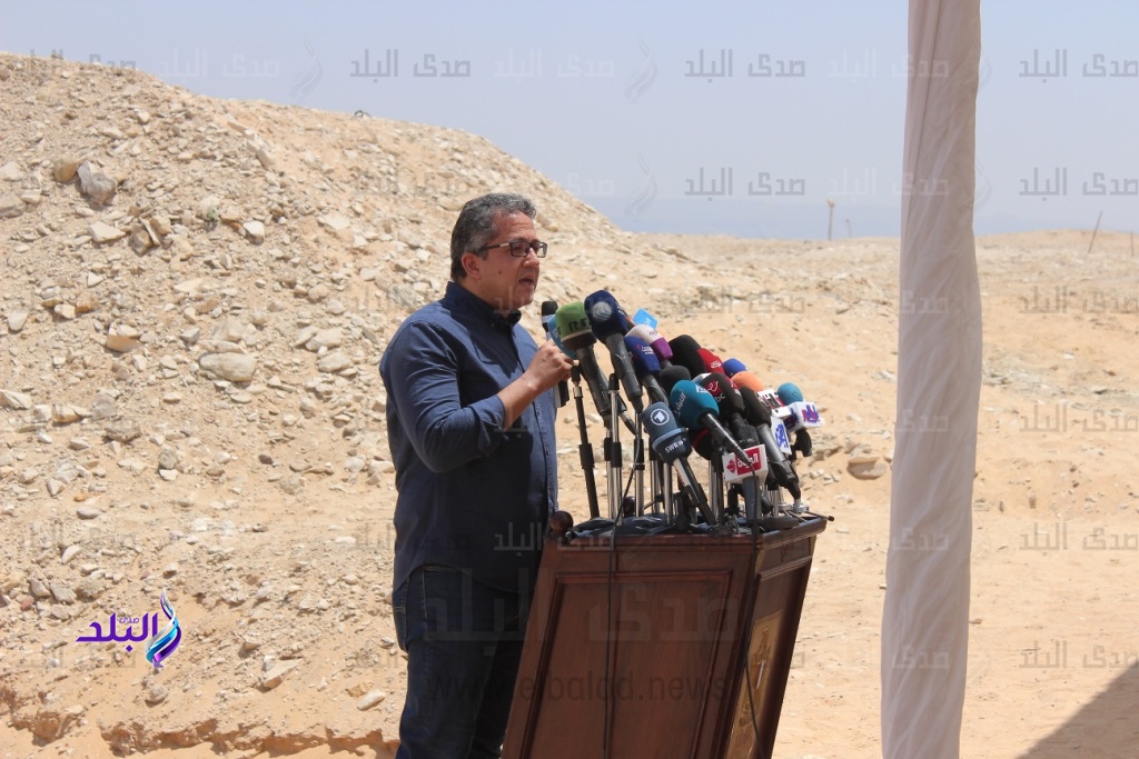 وزير الآثار