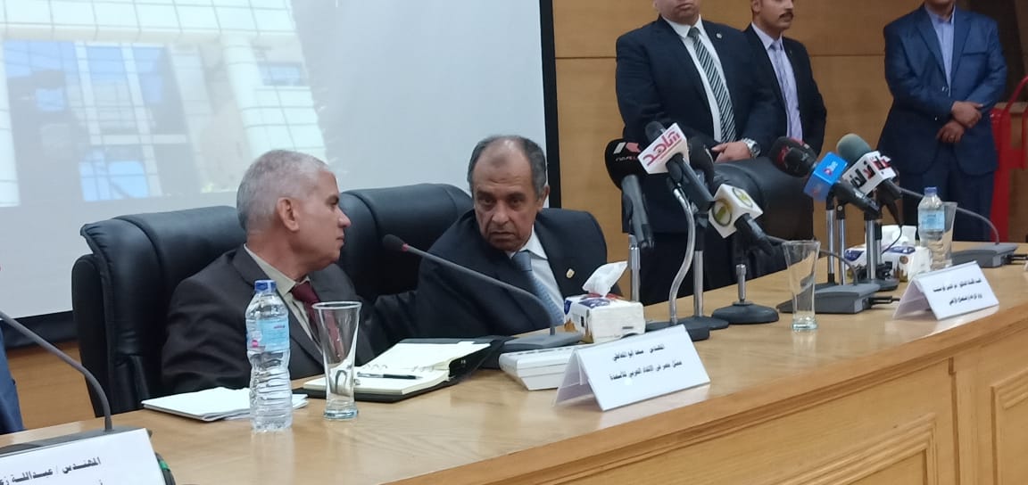 وزير الزراعة خلال ندوة قوافل الإرشاد وزير الزراعة خلال ندوة قوافل الإرشاد