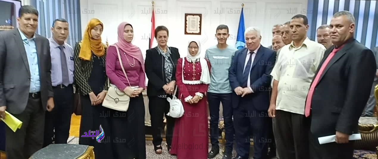 تكريم الأول بالثانوية العامة وأوائل التعليم الفنى بالبحيرة