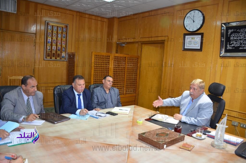محافظ الاسماعيلية يناقش استعدادات ملتقى التوظيف الخامس 