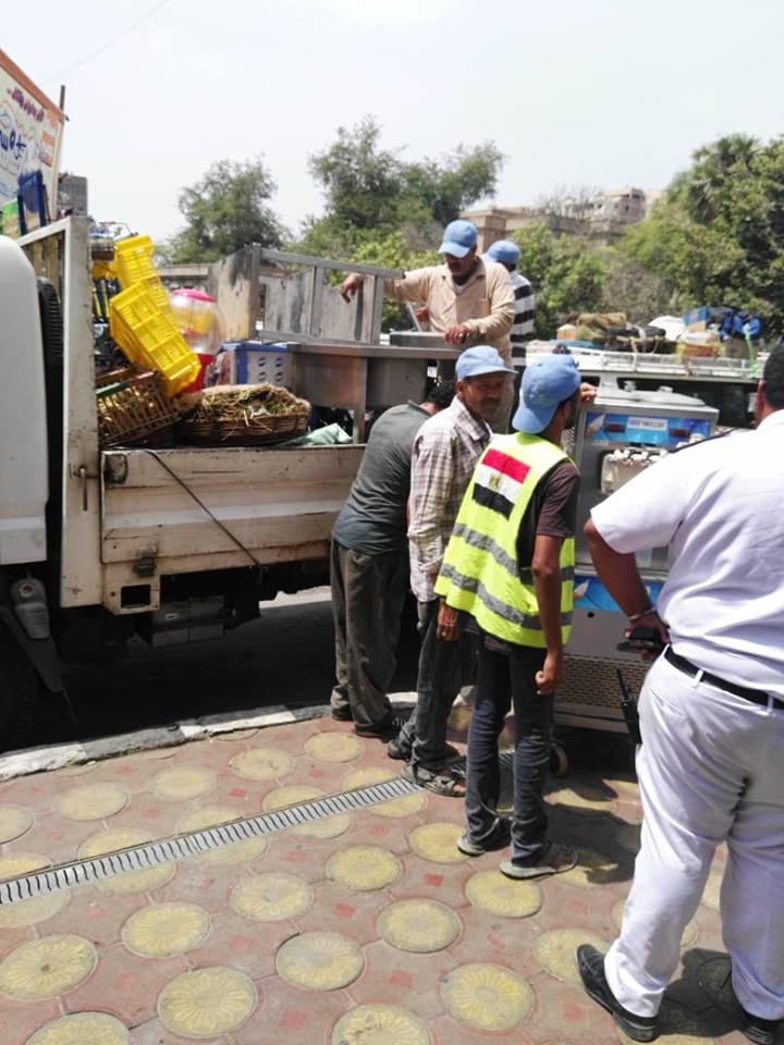 رفع الإشغالات في حملة بشوارع حلوان