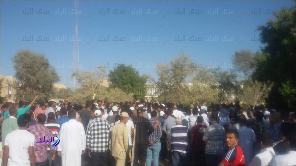 الآلاف يشيعون جنازة مؤسس جروب الطور بينا اجمل مدينة .. صور