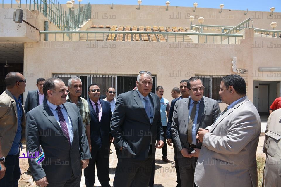 محافظ الوادى : دراسة اعادة استغلال مجمع الخارجة الرياضي محافظ الوادى : دراسة اعادة استغلال مجمع الخارجة الرياضي