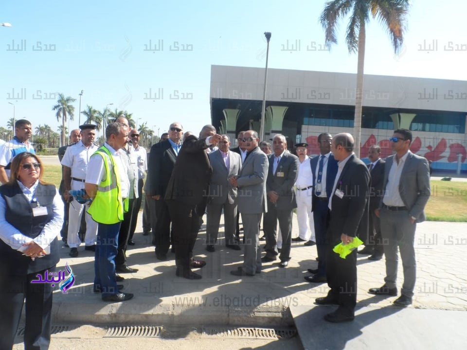 صورة من الجولة - وزير الطيران في مطار الأقصر صورة من الجولة - وزير الطيران في مطار الأقصر